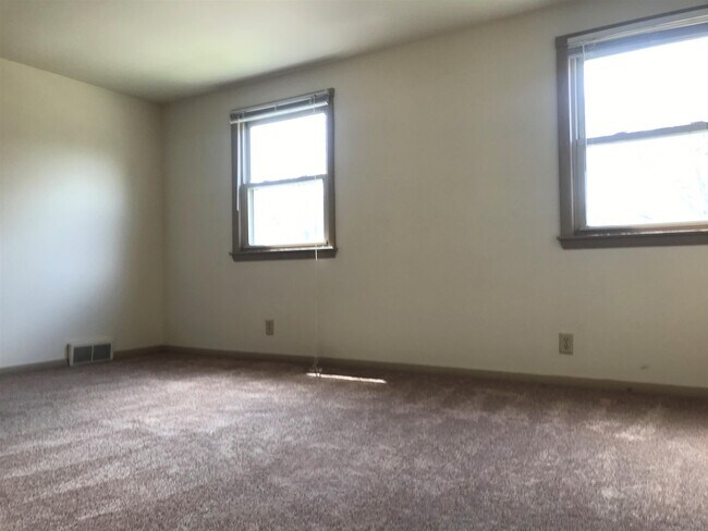 Building Photo - 1305 Temkin Ave