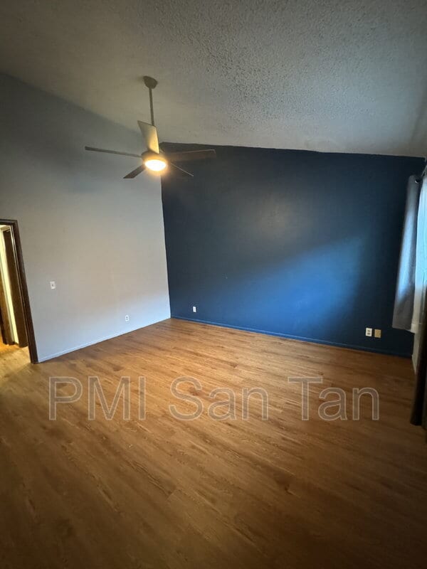 Building Photo - 834 E Fountain St