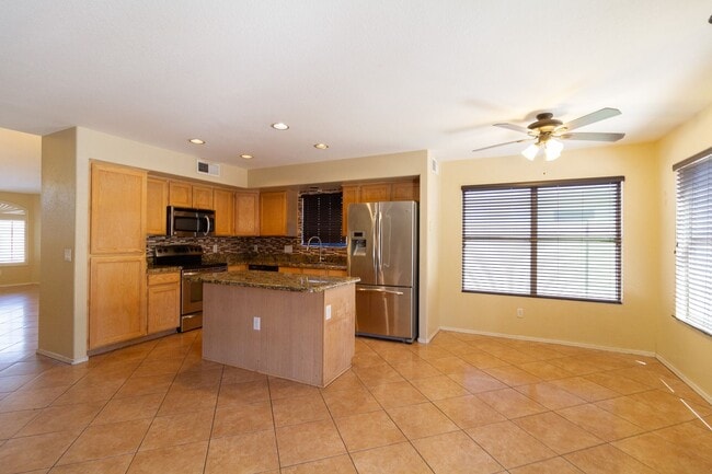 Building Photo - AMAZING 4 BED, 2.5 BATH HOME LOCATED NEAR 67TH AVE & UNION HILLS