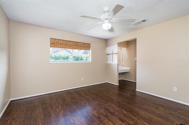 Building Photo - 9903 Cane Creek Dr