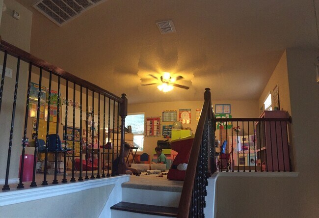 Building Photo - 8911 Rainbow Crk