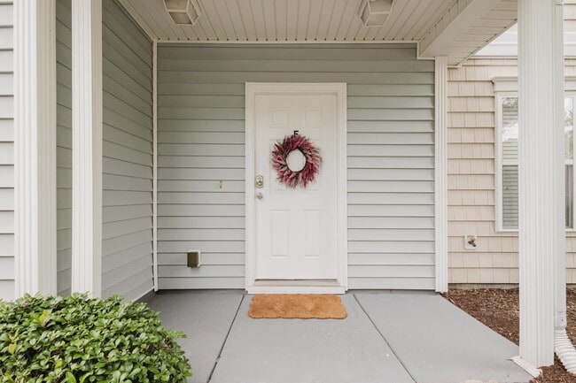 Building Photo - 1698 Low Country Pl