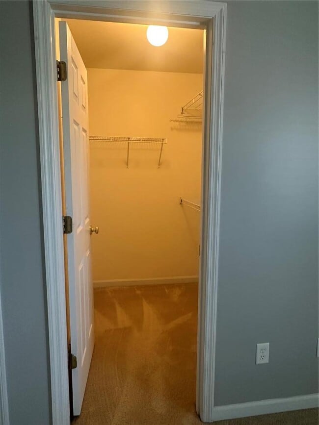 Building Photo - 208 Madison Park Dr