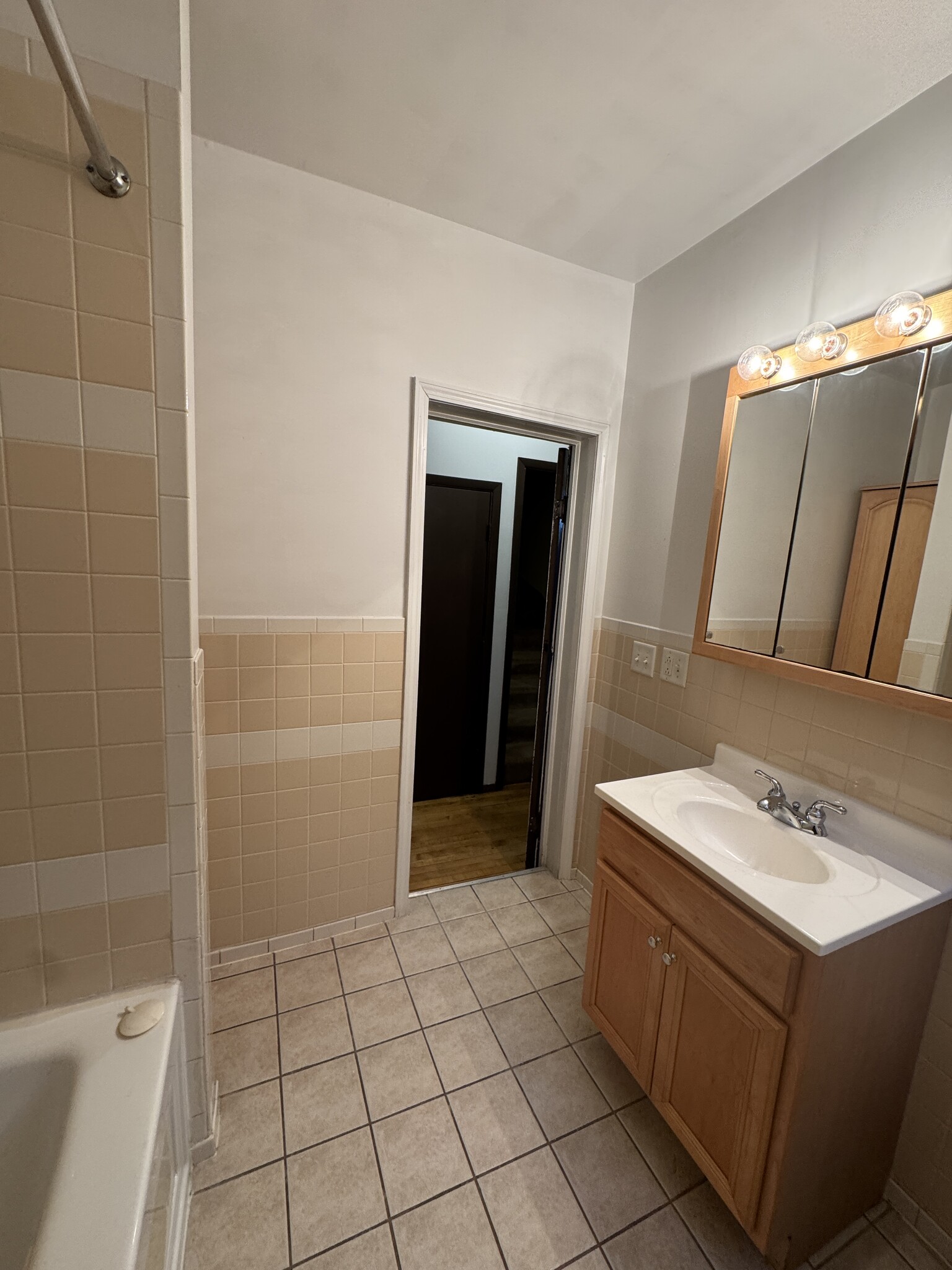 Building Photo - 3636 S Hermitage Ave