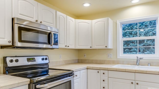 Building Photo - Charming 2 Bedroom 1 Bathroom Bungalow with Oversized 1 Car Garage and Large Manicured  Backyard ...