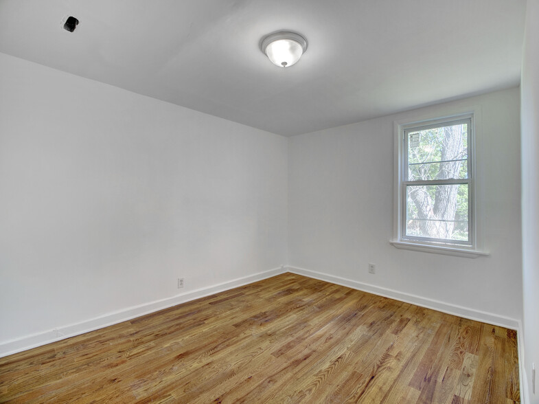 1st floor bedroom - 204 Montrose Ave