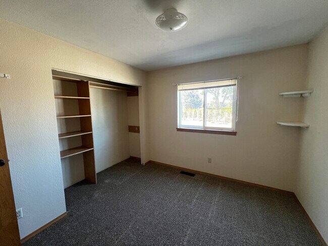Building Photo - 2705 S 79th Ave