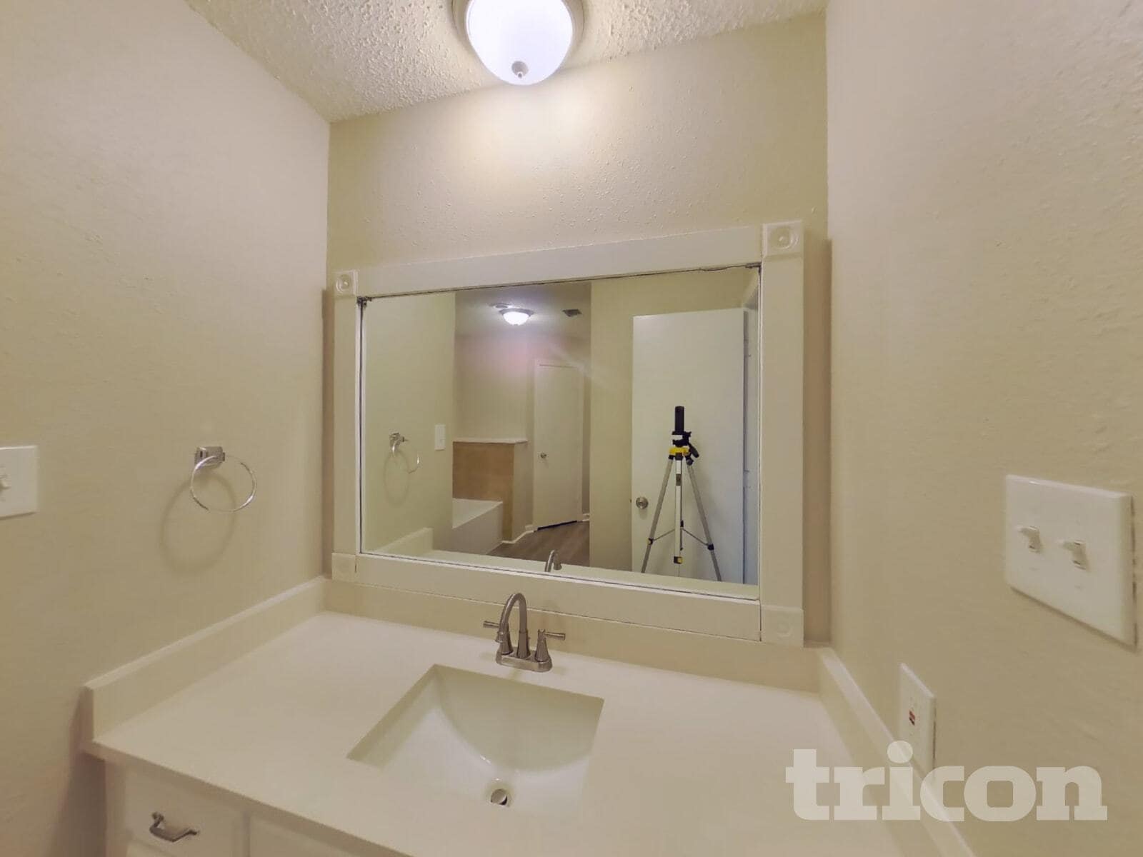 Building Photo - 2001 Libby Ln