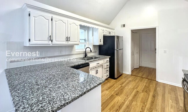 Building Photo - 928 SE 12 Terrace