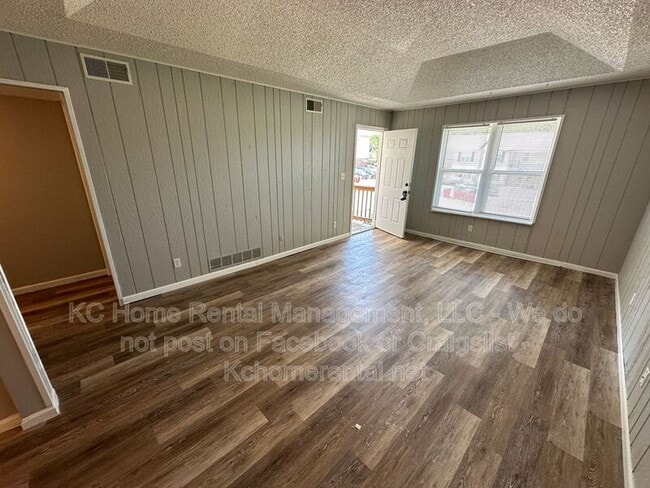 Building Photo - 9227 E 54th St