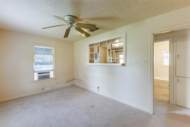 Building Photo - 1902 Pasadena Dr