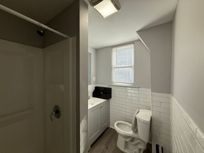 Building Photo - 539 Congress St