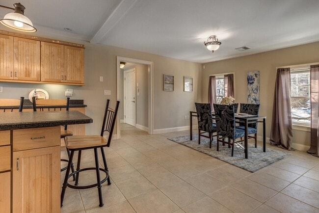 Building Photo - 2 Melvin St