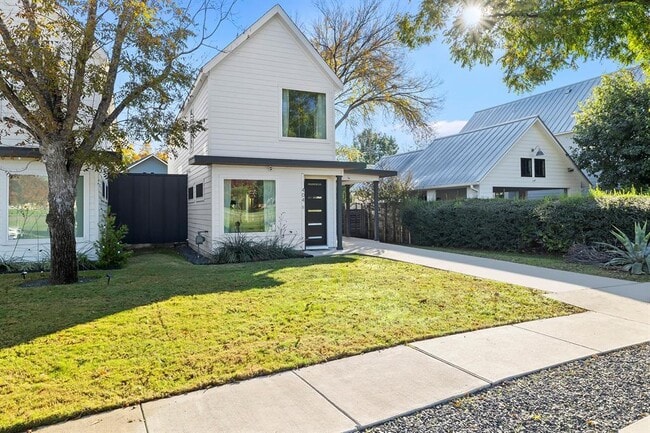 Building Photo - 404 Powell Cir