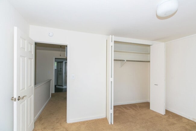 Building Photo - Tropic Garden Townhouse 2b1.5b1pkg
