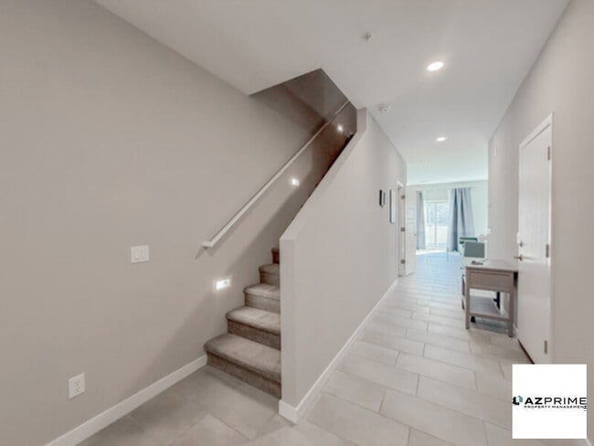 Building Photo - Exceptional Partially-Furnished 2/2.5 North Phoenix Townhome!