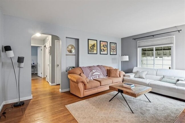 Building Photo - 839 Elmwood Ave