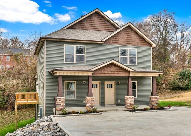 Building Photo - 420 S 2nd St