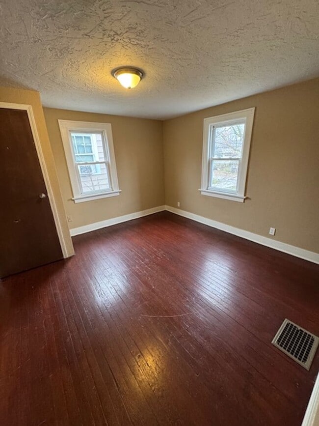 Building Photo - 4022 Weisser Park Ave