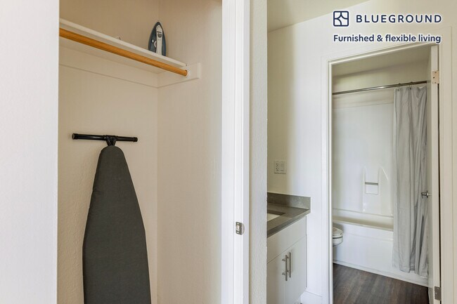 Building Photo - 655 S Fair Oaks Ave