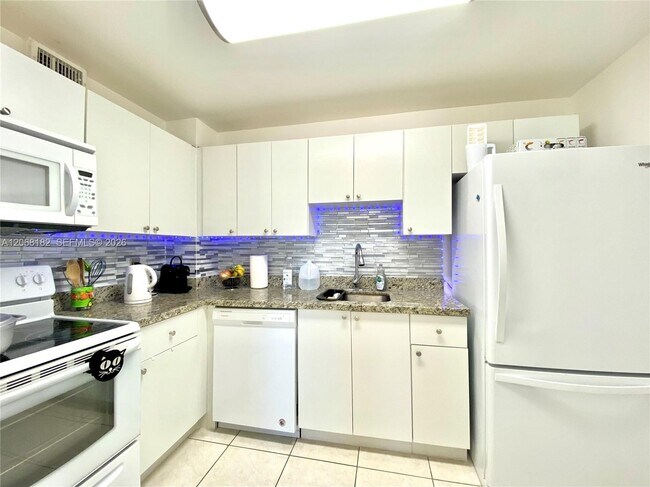 Building Photo - 401 Golden Isles Dr