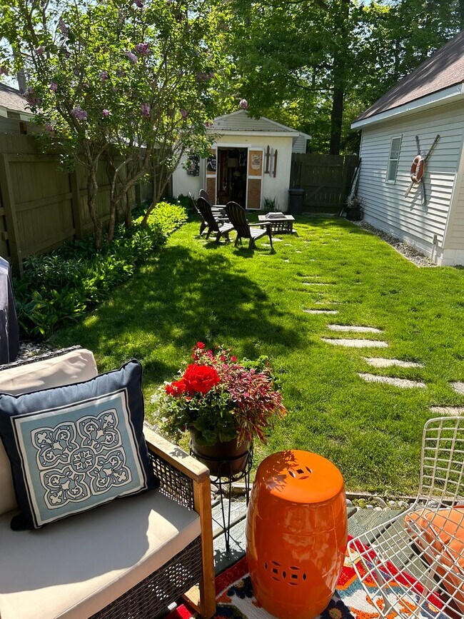 Building Photo - Home on East Bay – Impeccably Furnished Of...