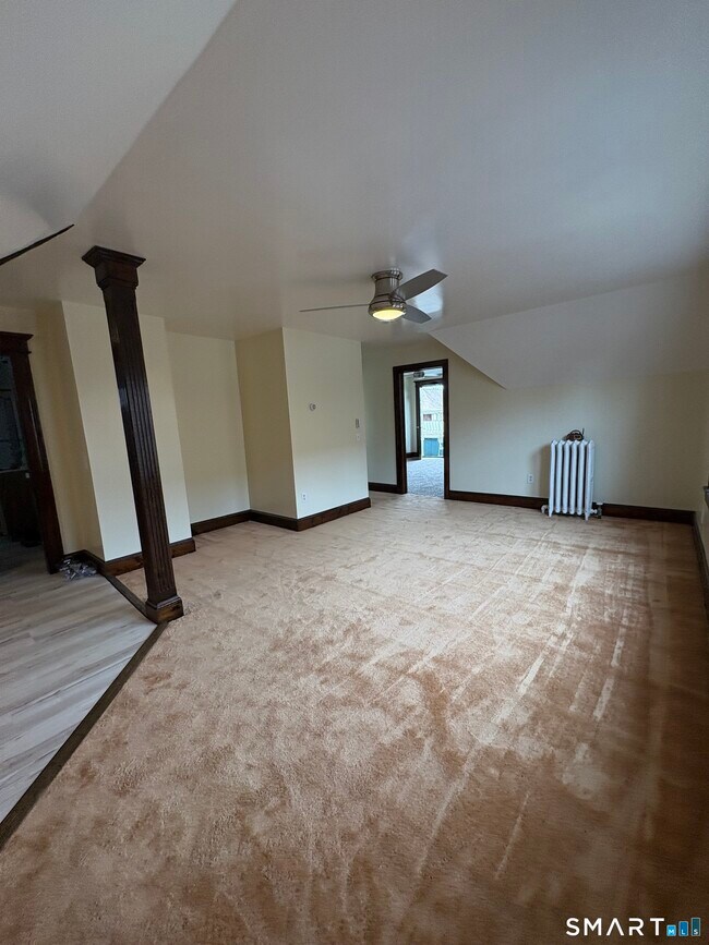 Building Photo - 689 Maplewood Ave