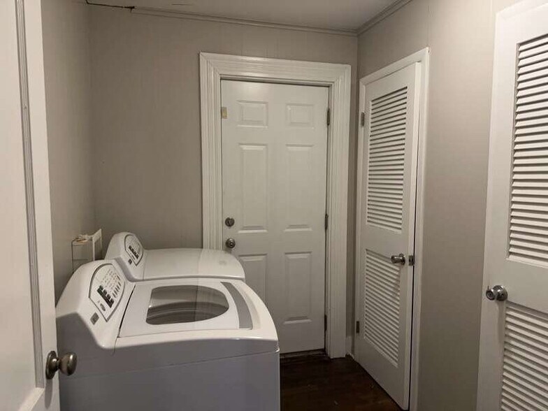 Building Photo - 2100 Dinwiddie Ave