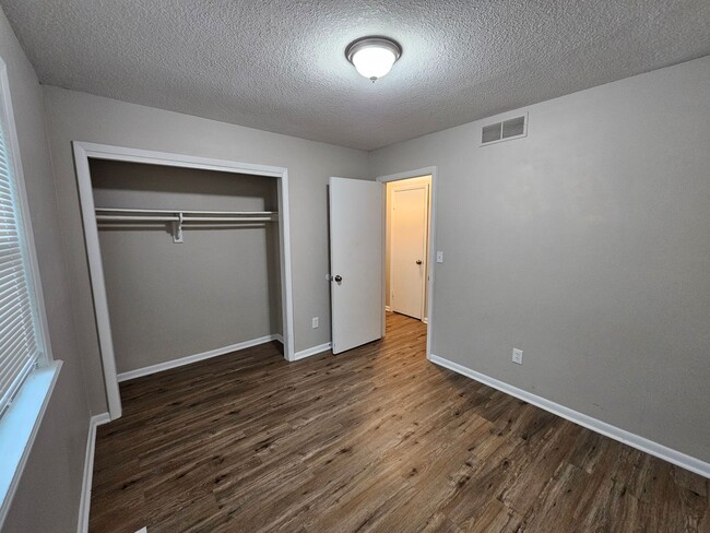 Building Photo - 4149 Clarendon St