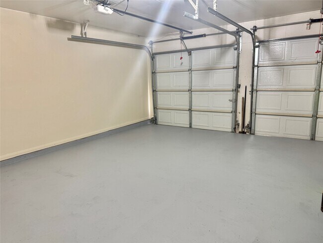 Building Photo - 14802 Bellflora Ct