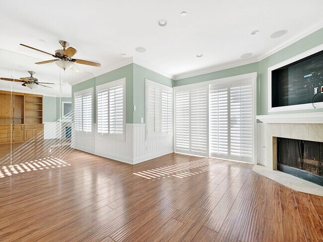 Building Photo - Prime San Clemente 3 Bedroom / 2.5 Bathroo...