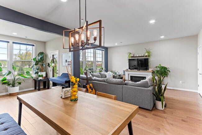Building Photo - 1675 Addison Cir