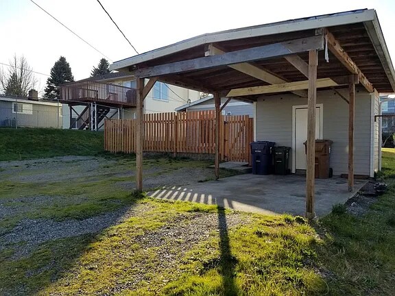 Building Photo - 4943 N Frace Ave