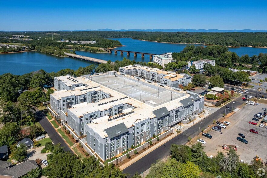 Building Photo - 894 Tiger Blvd