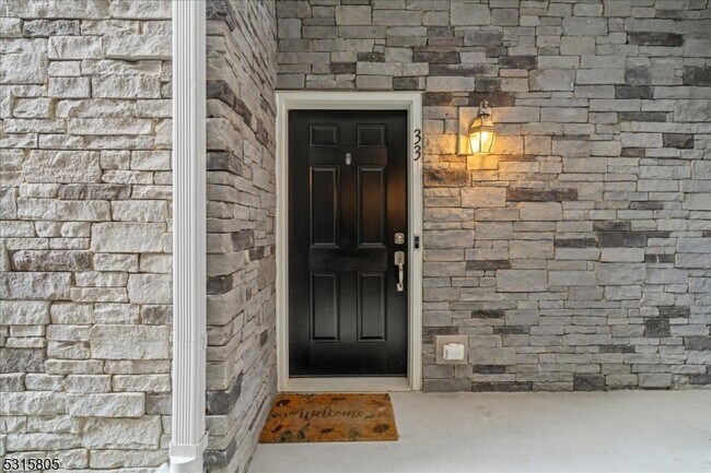 Building Photo - 33 Veterans Wy