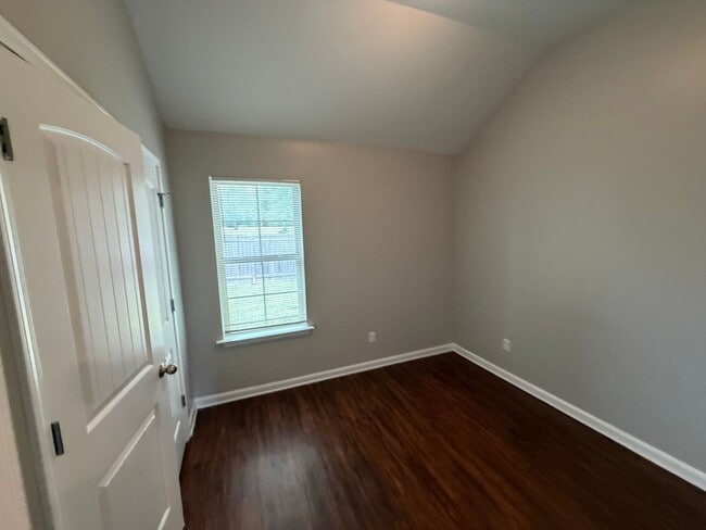 Building Photo - 6044 Humphreys Dr