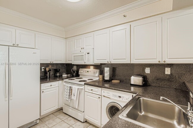 Building Photo - 2501 S Ocean Dr