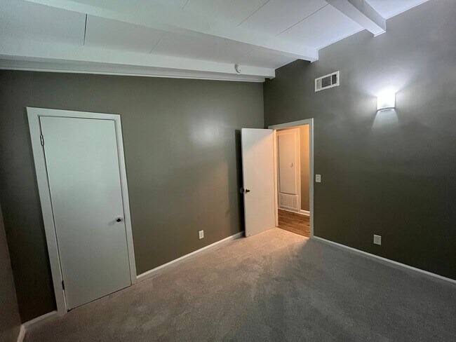 Building Photo - New On the Market!