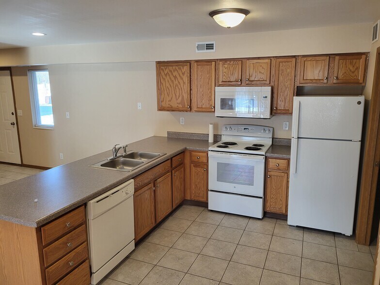 Building Photo - 931 Minns Dr