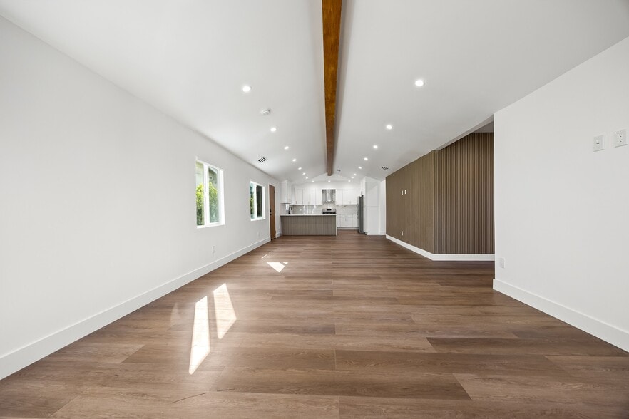 Building Photo - 212 W 64th St