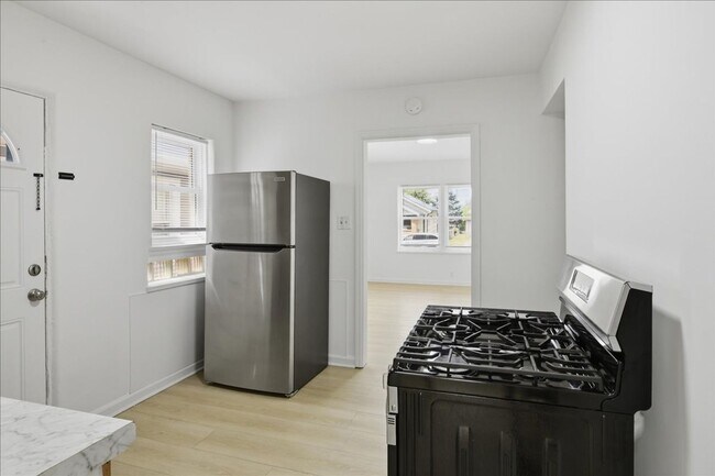 Building Photo - 1511-1511 N Chester Ave