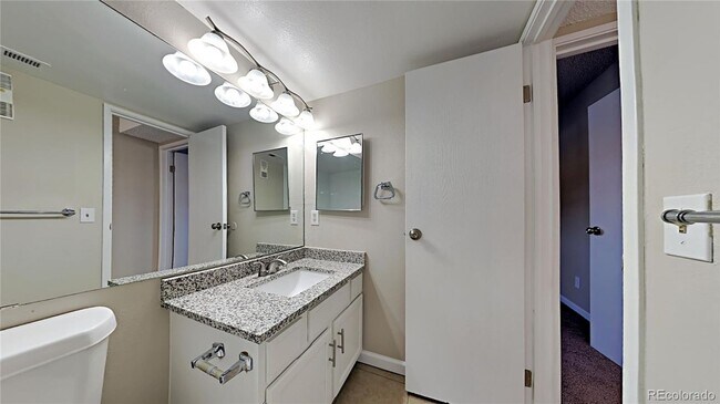 Building Photo - 341 Wright St