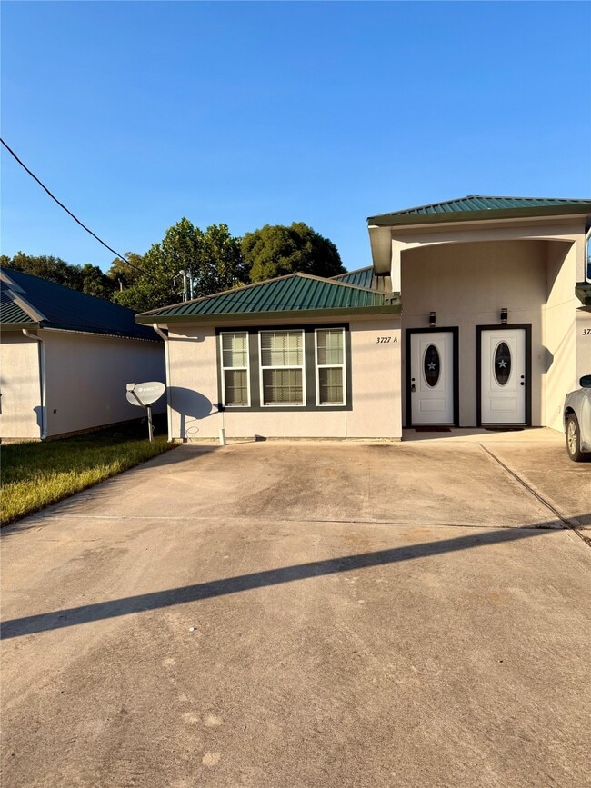 Primary Photo - 3727 Putnam Dr