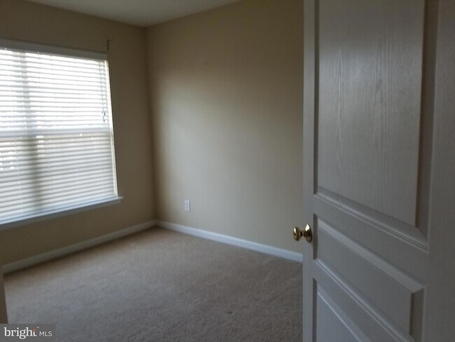 Building Photo - 181 Hudson Dr