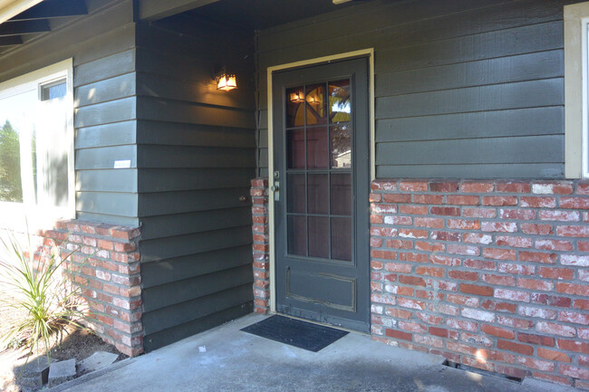 Building Photo - 5809 NE 91st Ave
