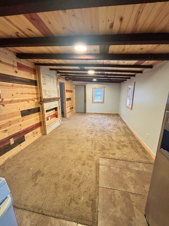 Building Photo - 815 Salmon Ave