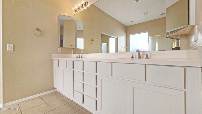 Building Photo - 13586 W Monte Vista Rd