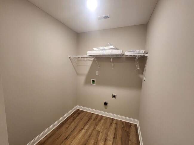 Building Photo - Practically Brand New!