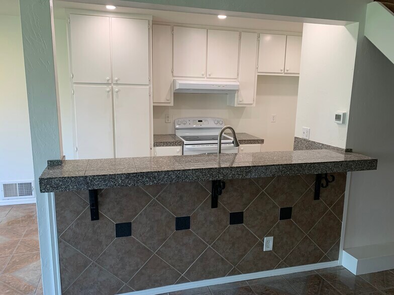 Building Photo - 2412 Plata Ct