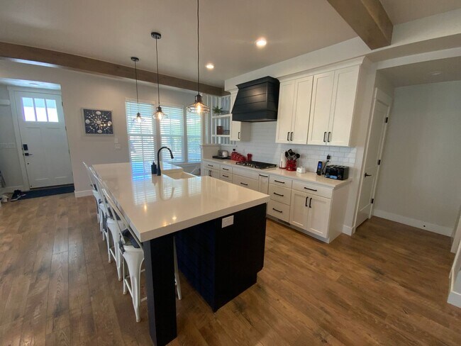 Building Photo - Daybreak Island Furnished Home